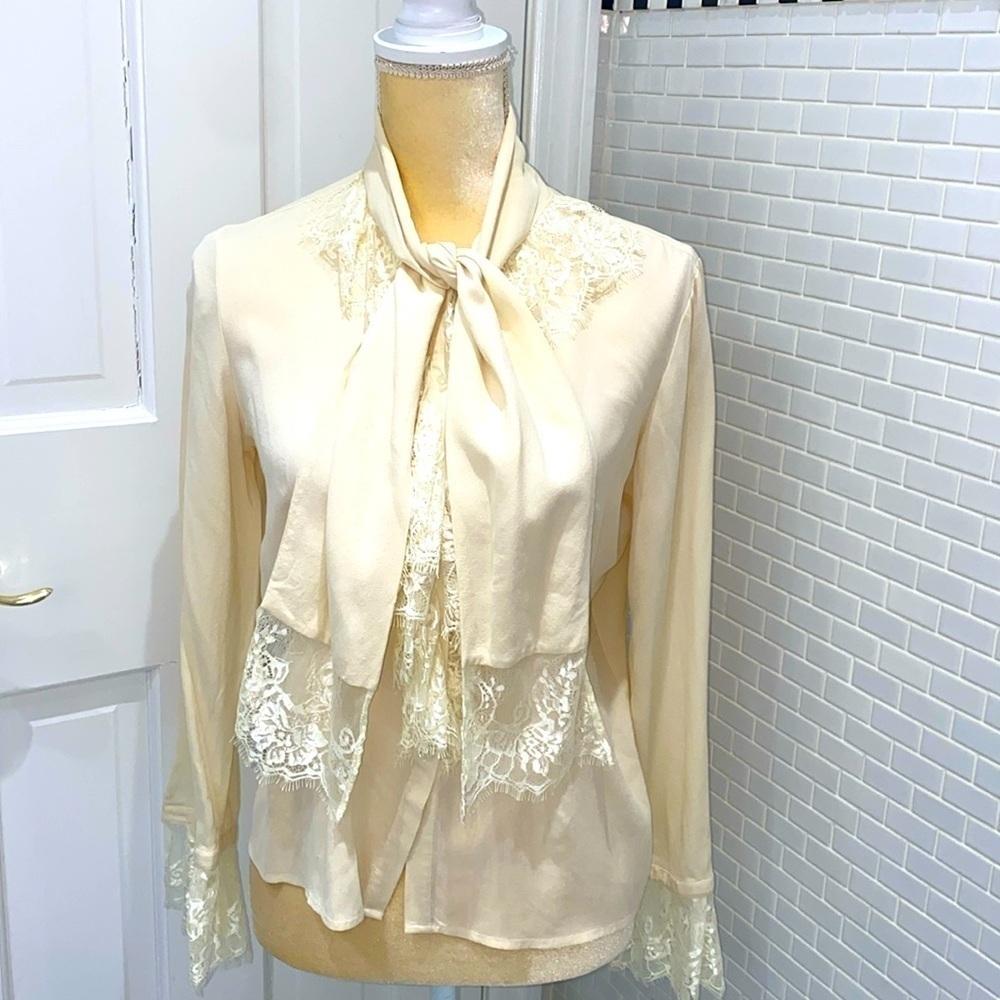 Bloomingdale’s ivory 💯 silk crepe blouse with lace front and cuffs. Size 10P.